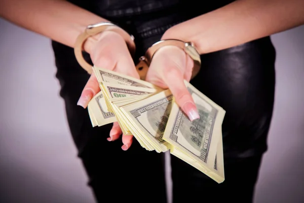 Conceito Prostituição Negócios Ilegais Mulher Algemada Tem Dinheiro Nas Mãos — Fotografia de Stock