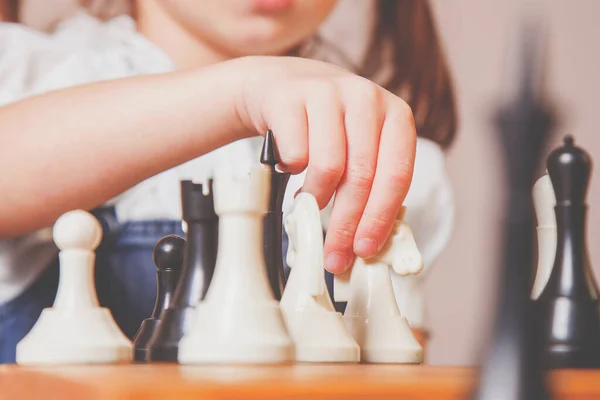 Ausbildung Und Ausbildung Des Zukünftigen Schachweltmeisters Junges Schönes Mädchen Lernt — Stockfoto