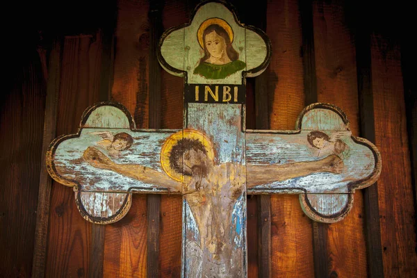 Muito Antiga Parcialmente Destruída Cruz Madeira Com Jesus Cristo Imagem — Fotografia de Stock