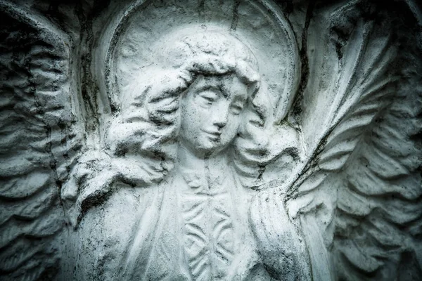 Fragment Starożytnego Kamiennego Posągu Anioła Skrzydłami — Zdjęcie stockowe