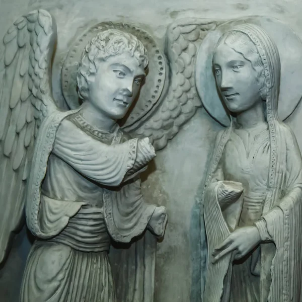 Estátua Antiga Anunciação Anjo Anuncia Maria Que Conceberá Dará Luz — Fotografia de Stock