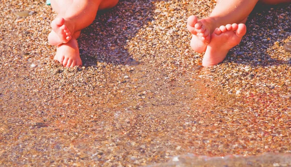 Vacaciones Verano Concepto Ocio Primer Plano Los Pies Los Niños —  Fotos de Stock