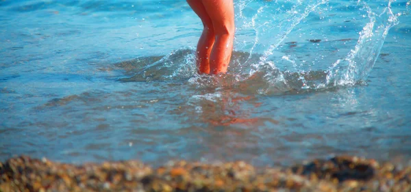 Niña Divirtiéndose Playa Vacaciones Verano Concepto Estilo Vida Saludable — Foto de Stock