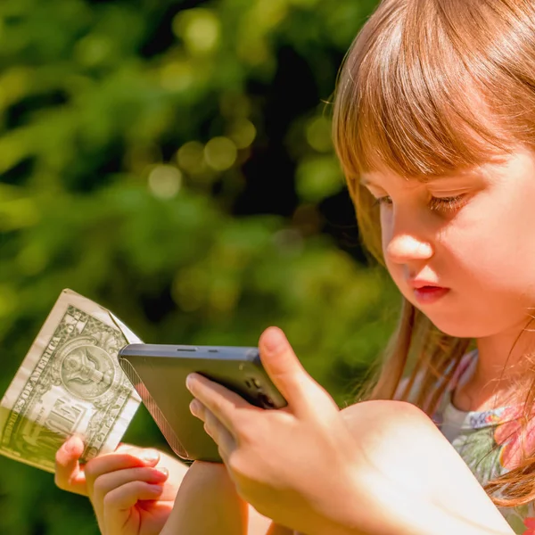 Online Banking Οπουδήποτε Και Οποτεδήποτε Μέσω Κινητών Τηλεφώνων Κοντινό Επιχειρηματικό — Φωτογραφία Αρχείου