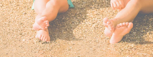 Letní Prázdniny Zblízka Dětské Nohy Písku Moře — Stock fotografie