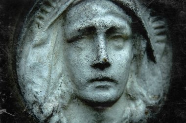 Bakire Meryem 'in geçmişe dönük tasviri. Antik heykel, parça.