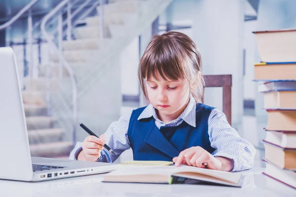 Ritratto Bambina Carriera Che Lavora Hart Ufficio Immagine Umoristica — Foto Stock