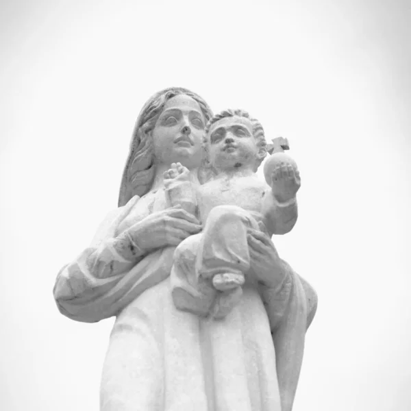 Forntida Staty Jungfru Maria Med Jesus Kristus Religion Tro Kärlek — Stockfoto