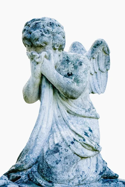 死の概念 人間の生活の終わりのシンボルとして泣いて天使の非常に古代の石の像 白い背景に隔離された画像 垂直画像 — ストック写真