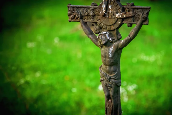 Estatua Hierro Antigua Parcialmente Destruida Crucifixión Jesucristo —  Fotos de Stock
