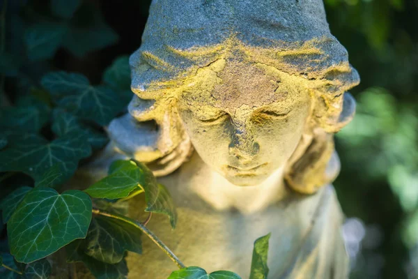 Belo Triste Anjo Imagem Estilo Vintage Estátua Antiga Fragmento Escultura — Fotografia de Stock