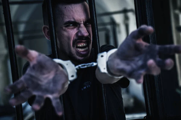 Δεμένος Χειροπέδες Άντρας Φυλακισμένος Για Έγκλημα Τιμωρημένος Για Σοβαρή Αχρειότητα — Φωτογραφία Αρχείου
