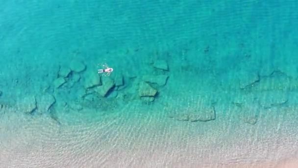 Aerial Top View Clear Sea Water Sand Sea Waves — Stock Video