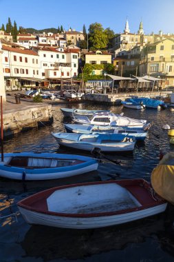 Akdeniz ortaçağ köyü Volosko Kvarner Hırvatistan