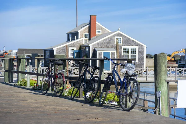 Toeristische Fietsen Nantucket Haven Zonnige Ochtend — Stockfoto