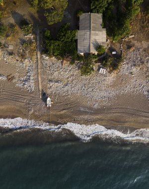 Sahilde hava üstten görünüm. Yaz saati sabah.