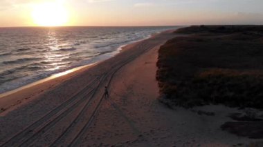 Miacomet plaj, Nantucket, ünlü turistik ve Nantucket Adası Landmark de Gün batımı Havadan 4k Görüntüleri.