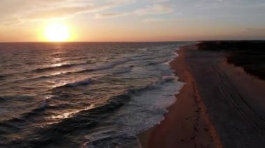Miacomet plaj, Nantucket, ünlü turistik ve Nantucket Adası Landmark de Gün batımı Havadan 4k Görüntüleri.