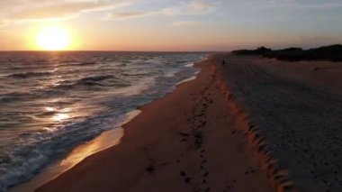 Miacomet plaj, Nantucket, ünlü turistik ve Nantucket Adası Landmark de Gün batımı Havadan 4k Görüntüleri.