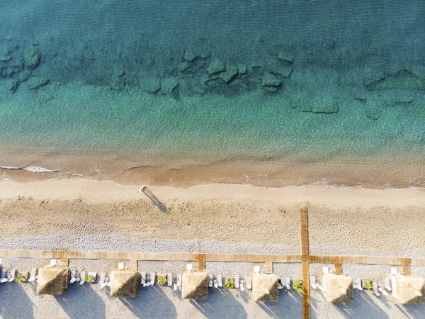 Aerial top view on the beach. Summer time morning. — Stock Photo, Image