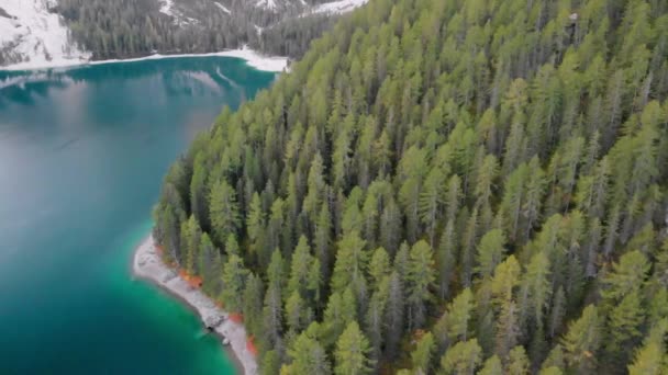 Avión Tripulado Volando Sobre Escénico Lago Braies Dolomitas Italia Alpes — Vídeo de stock