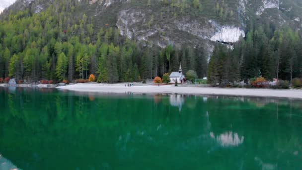 Drone Survolant Lago Braies Pittoresque Dans Les Dolomites Italie Alpes — Video