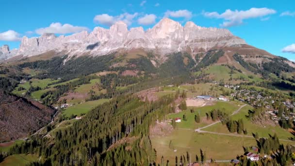 Malerische Italienische Dolomiten Und Bergsee Lago Carezza — Stockvideo