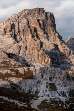 Güzel bir sonbahar gününde Drei Zinnen veya Tre Cime di Lavaredo 'da günbatımı, UNESCO Heritage South Tirol, Kuzey İtalya