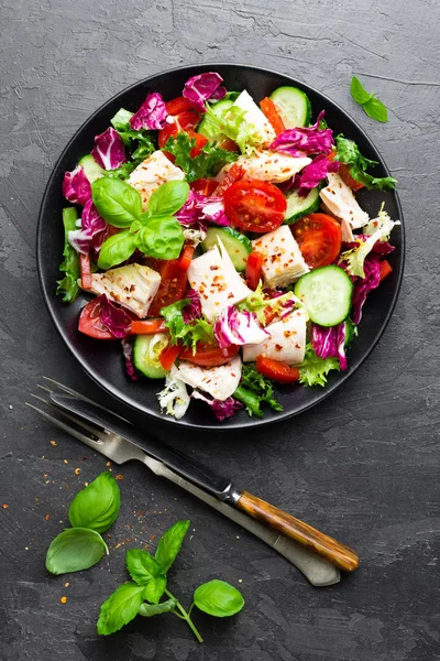 Salada Com Carne Frango Salada Legumes Frescos Com Peito Frango — Fotografia de Stock