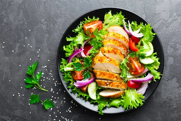 Insalata Con Carne Pollo Insalata Verdure Fresche Con Petto Pollo — Foto Stock