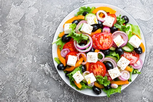 Ensalada Griega Ensalada Verduras Frescas Con Tomate Cebolla Pepinos Pimienta — Foto de Stock