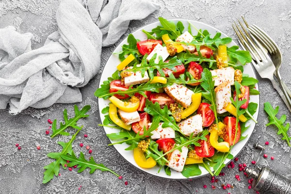 Insalata Pollo Insalata Carne Con Pomodoro Fresco Peperone Dolce Rucola — Foto Stock