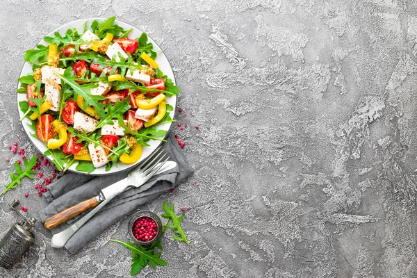 Insalata Pollo Insalata Carne Con Pomodoro Fresco Peperone Dolce Rucola — Foto Stock