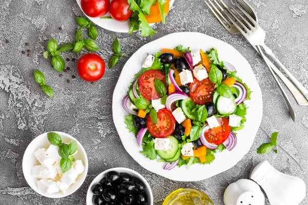 Salada Grega Salada Legumes Frescos Com Tomate Cebola Pepinos Pimenta — Fotografia de Stock