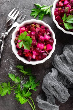 Pancar salatası. Haşlanmış pancar sebze salatası. Pancar salatası