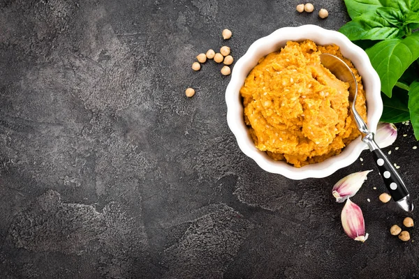 Hummus Hummus Caseiro Fresco Com Páprica Gergelim Sal Alho Tahini — Fotografia de Stock