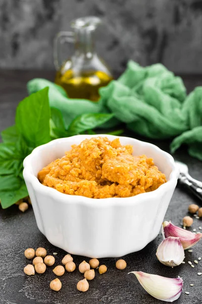 Hummus Färsk Hemmagjord Hummus Med Paprika Sesamolja Salt Vitlök Tahini — Stockfoto