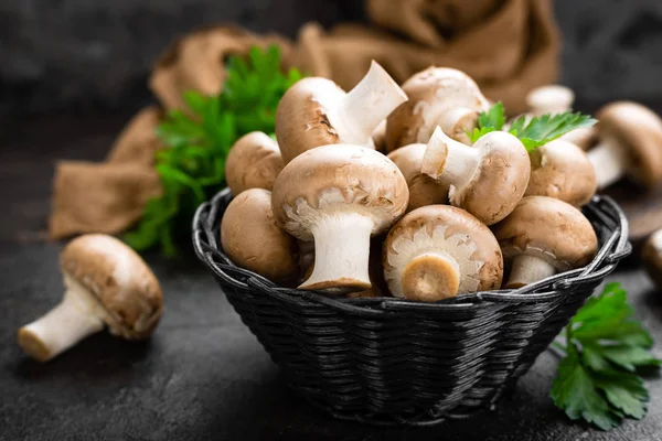 Des Champignons Champignons Frais Dans Panier — Photo