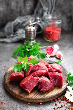 Ham sığır eti. Taze dilimlenmiş Dana eti sığır filetosu