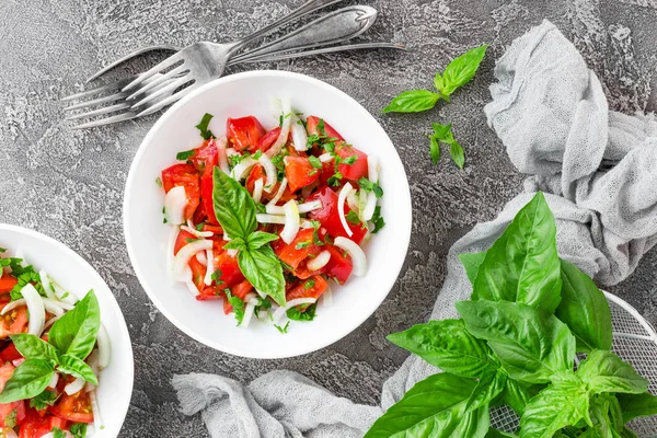 Ensalada Verduras Con Tomate Fresco Albahaca Cebolla — Foto de Stock