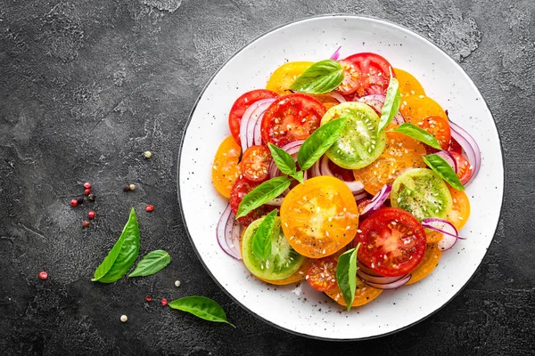 Salada Tomate Salada Legumes Frescos Com Tomate Cebola Manjericão — Fotografia de Stock