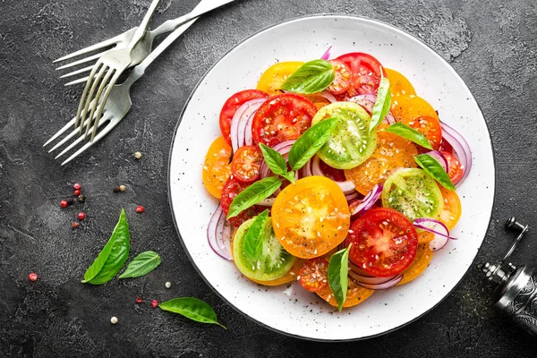 Salada Tomate Salada Legumes Frescos Com Tomate Cebola Manjericão — Fotografia de Stock