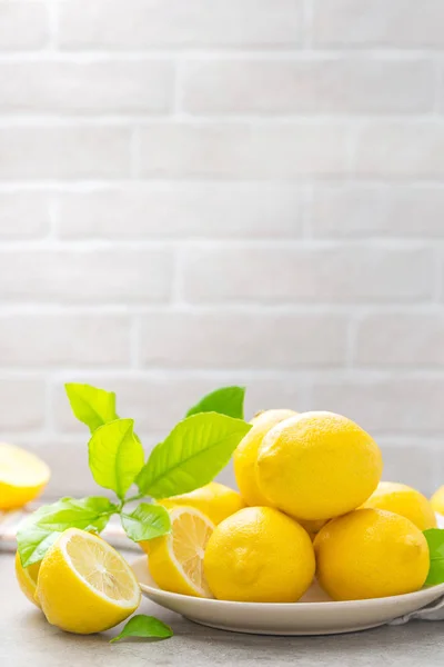 Limoni Freschi Con Foglie Limone — Foto Stock