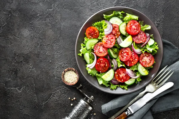 Insalata Insalata Verdure Fresche Con Pomodoro Cetriolo Lattuga Cipolla Rossa — Foto Stock