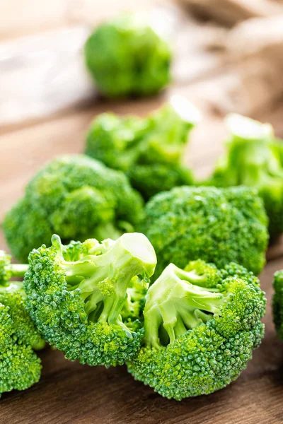 Brocoli Brocoli Frais Sur Fond Bois — Photo