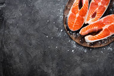 Çiğ Somon balık. Taze somon biftek