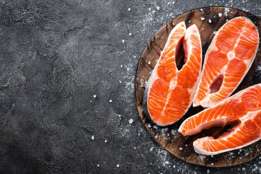 Çiğ Somon balık. Taze somon biftek