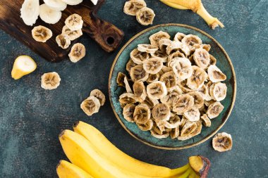 Kurutulmuş muz fiş ve taze muz