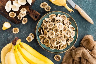 Kurutulmuş muz fiş ve taze muz
