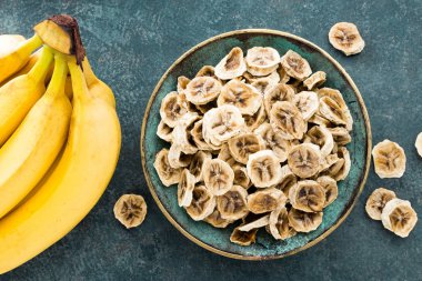 Kurutulmuş muz fiş ve taze muz